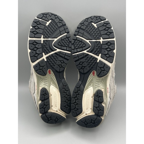 New Balance 2002R Gray Suede Y2K Runners - Men's Size 7 Women's Size 8.5 USED - Picture 7 of 8